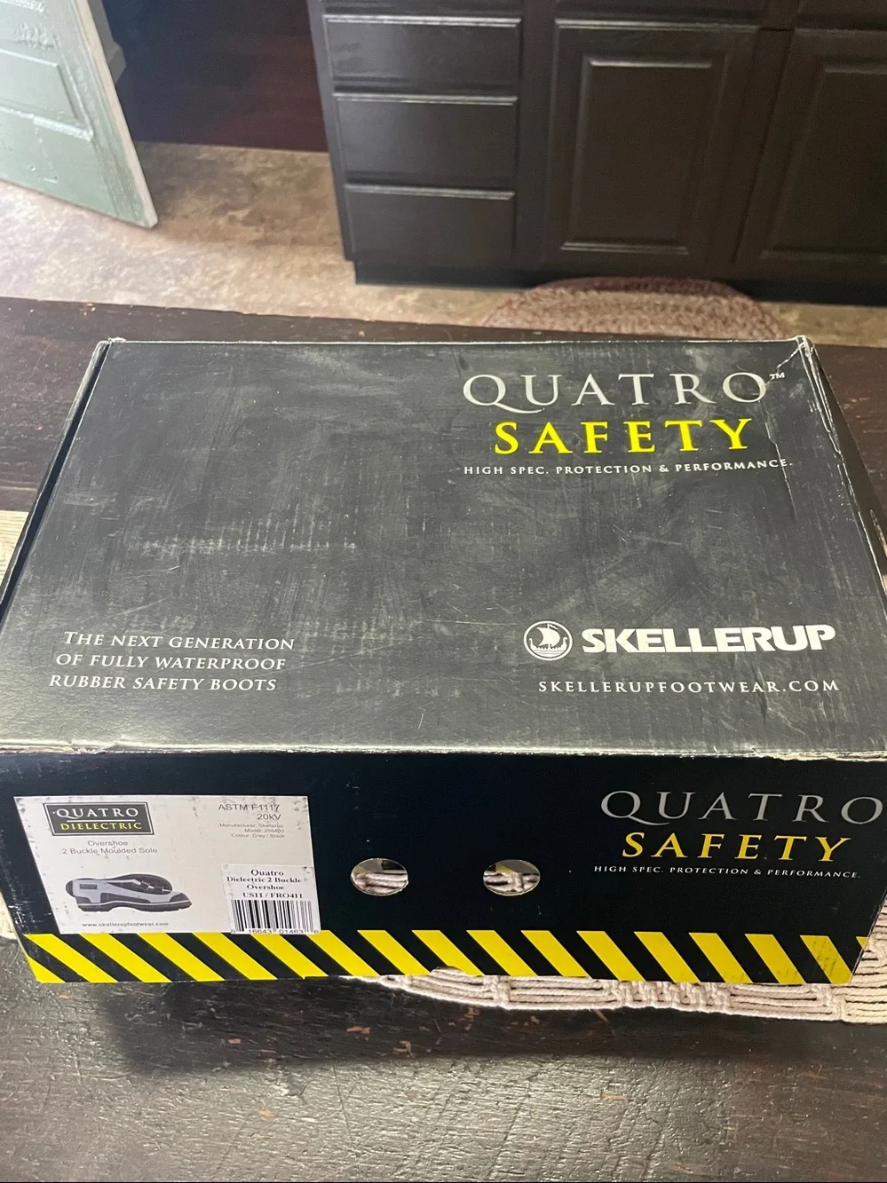 Skellerup Quatro Dielectric 2 Buckle Overshoe Safety Size 11. New!